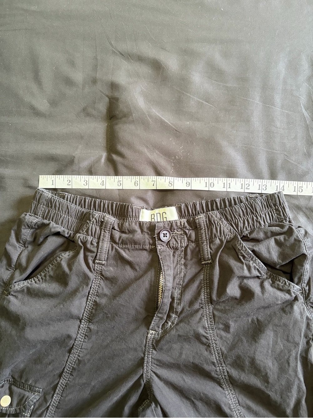 Urban Outfitters BDG black low rise baggy cargo pants w/multiple pockets. Size S - Picture 4 of 7